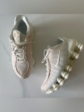 Nike Shox TL Pearl/Particle Pink trainers/sneakers
